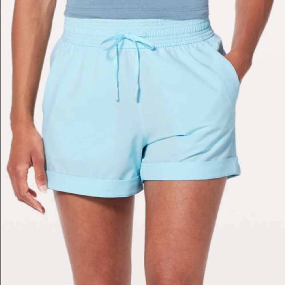 Lululemon Spring Break Away Short 3" Blue Glow